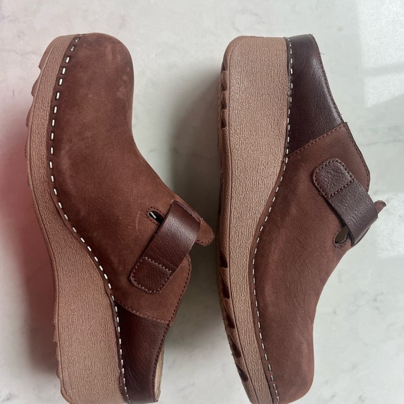 NWOT Dansko Caia Buckled Leather Wedge Clog in Chestnut Brown sz 40 / 9.5 - Picture 3 of 6